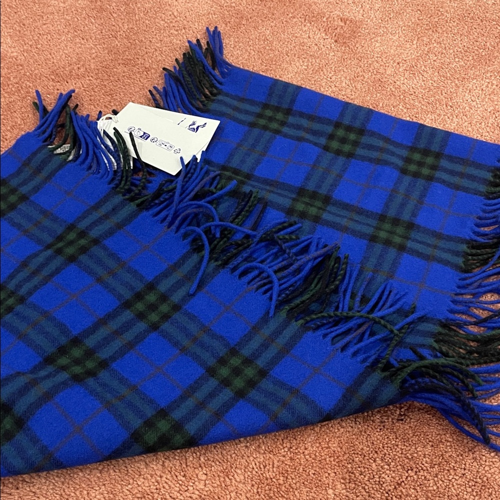Burberry 100% Cashmere scarf blue black and green.  (NO OFFER PLEASE ) - Picture 3 of 10